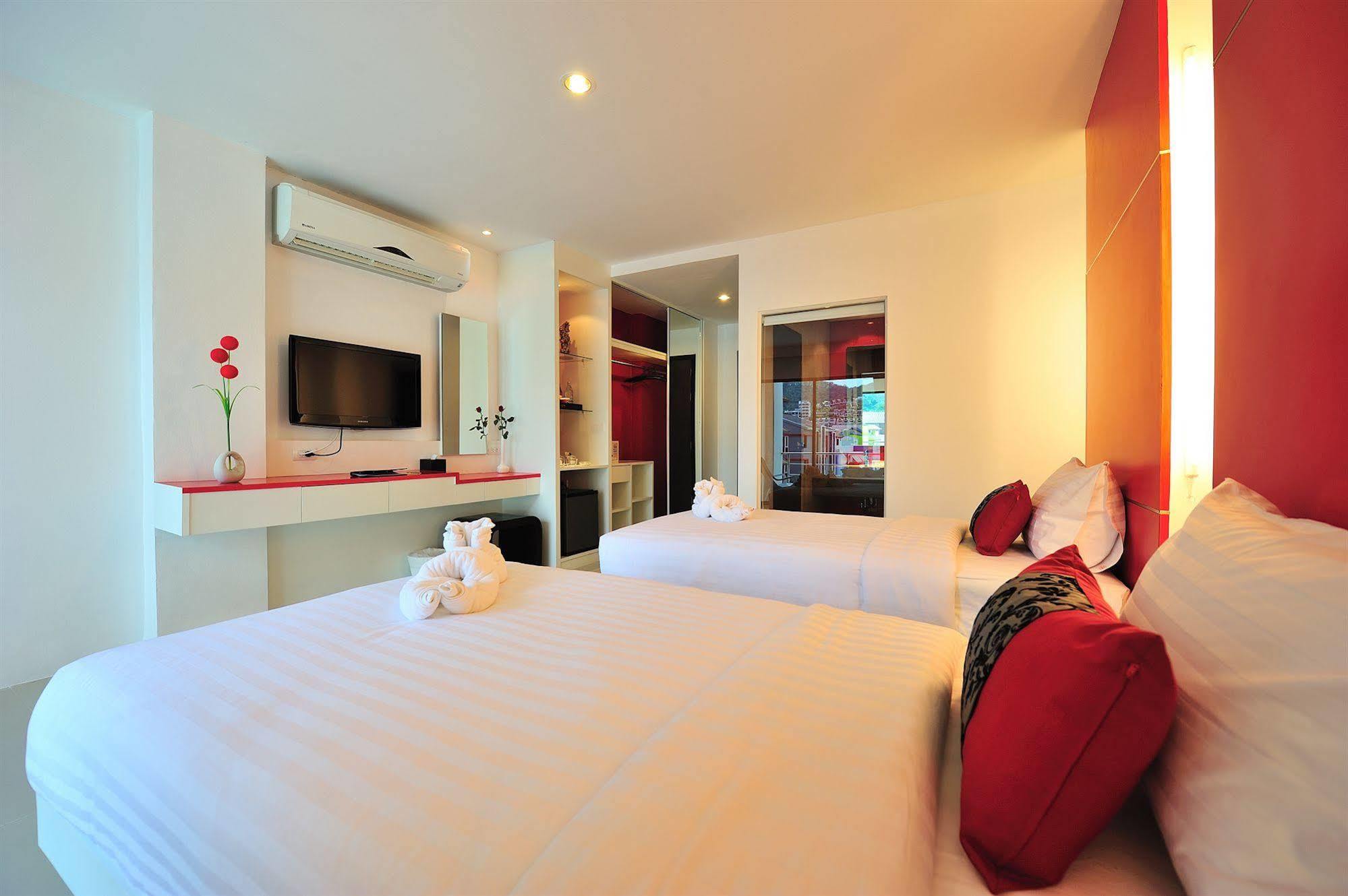 Alfresco Phuket Hotel Patong Exterior photo