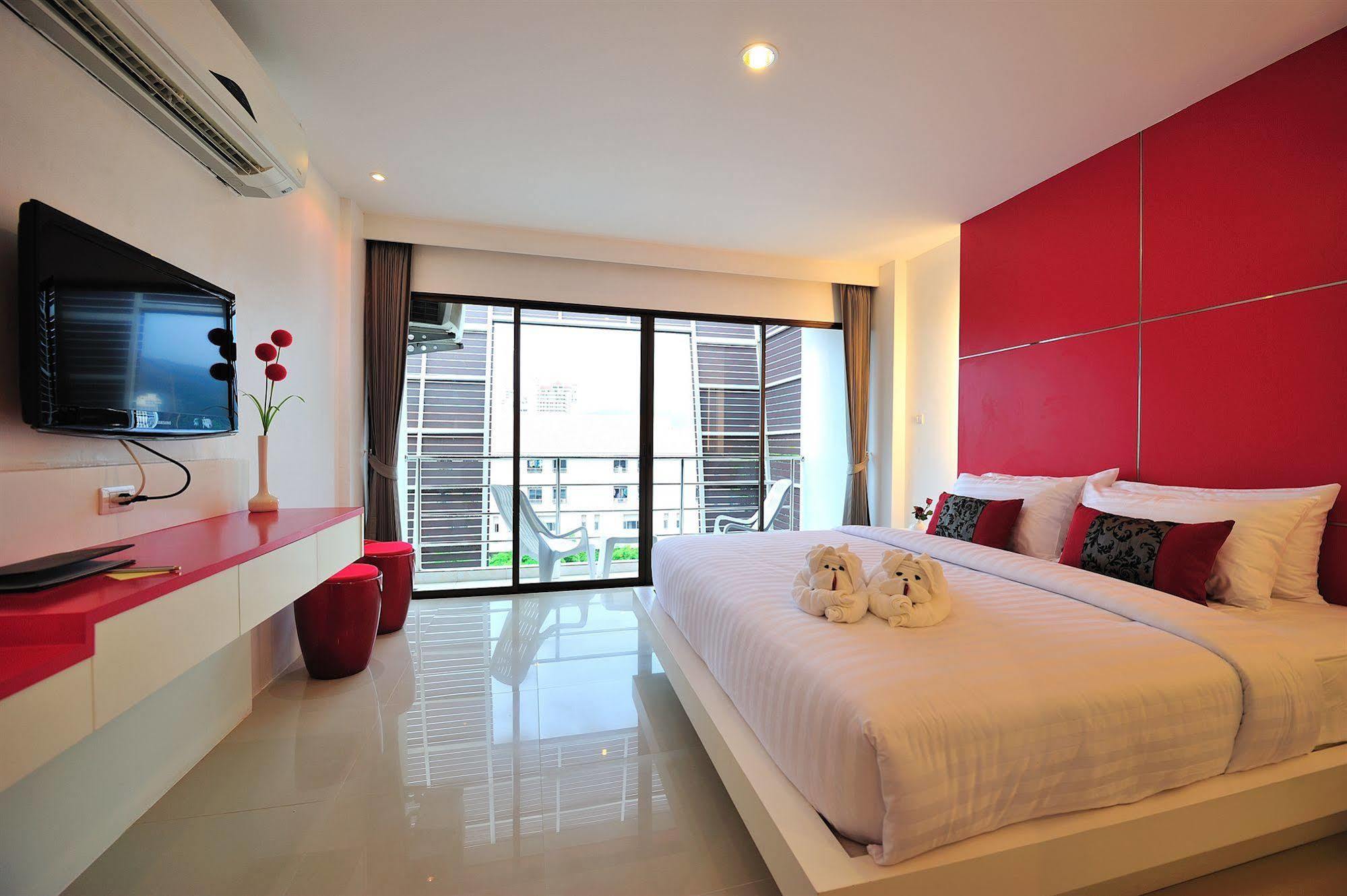 Alfresco Phuket Hotel Patong Exterior photo