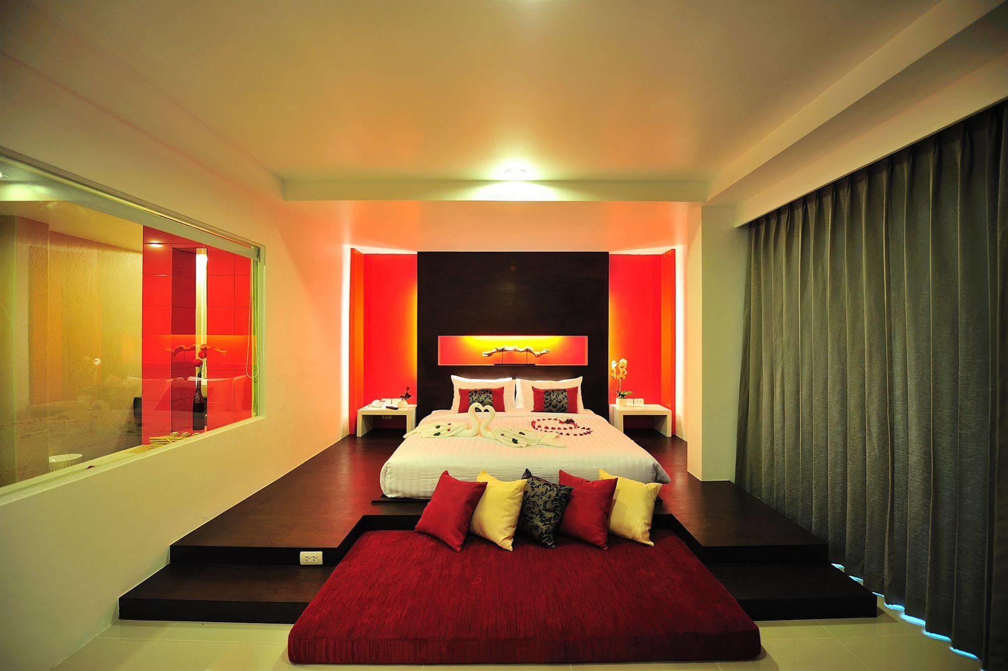 Alfresco Phuket Hotel Patong Exterior photo