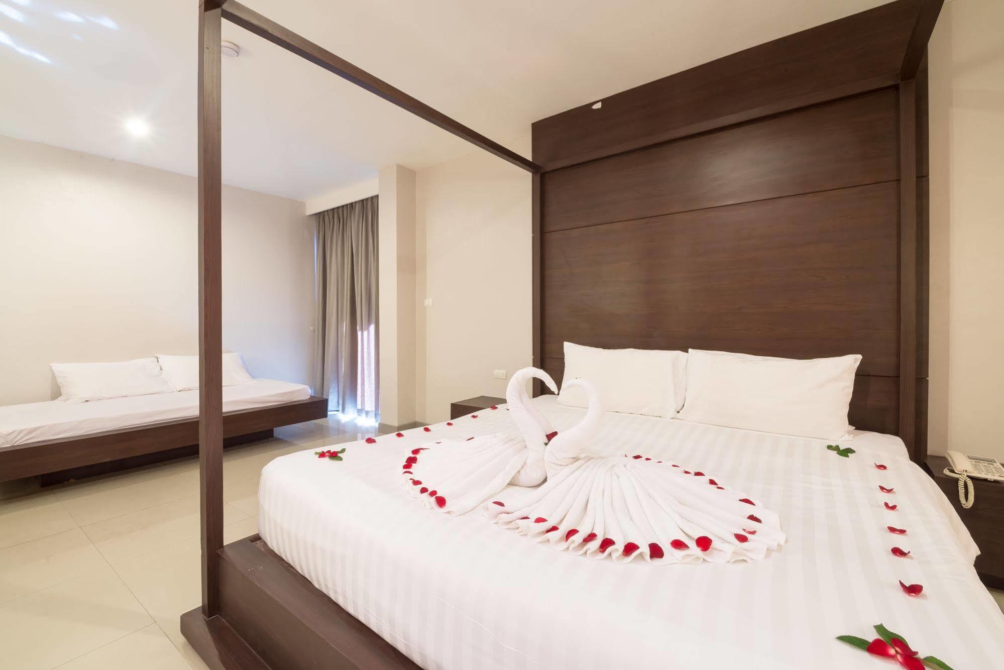 Alfresco Phuket Hotel Patong Exterior photo