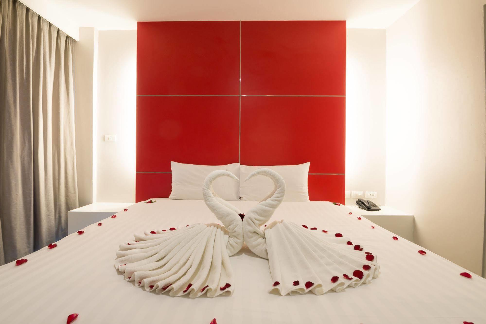 Alfresco Phuket Hotel Patong Exterior photo